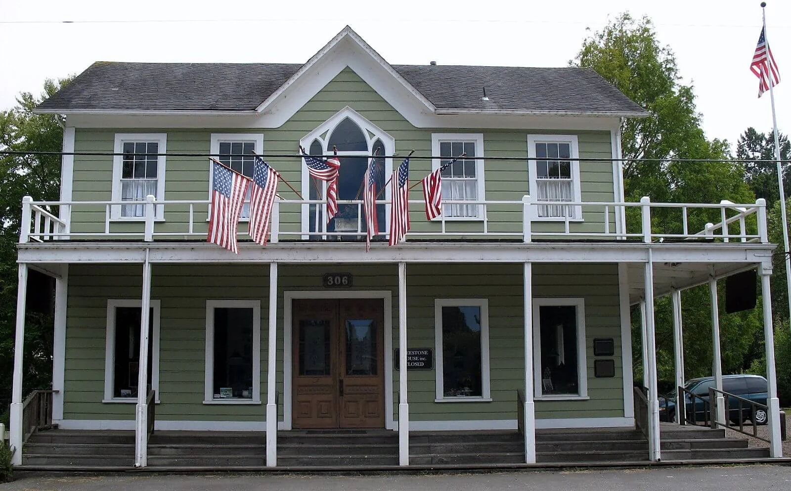 The Hinds Hotel on Bohemian Highway in Freestone