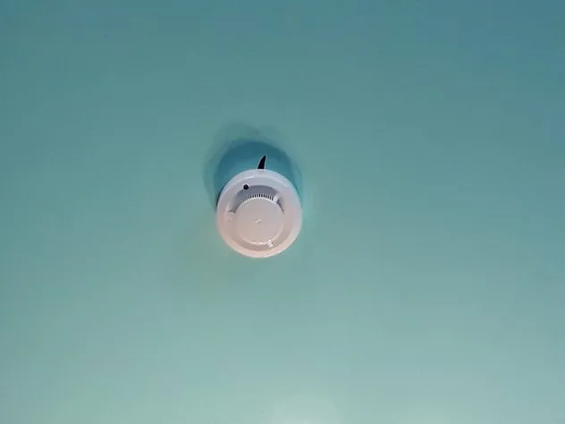 Ceiling-mounted smoke detector